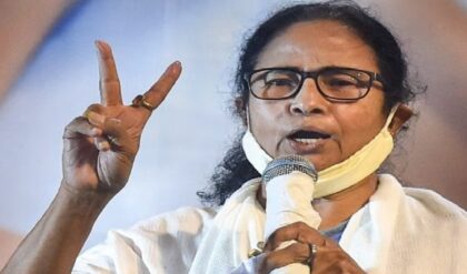 ধর্মীয় উস্কানির অভিযোগ: মমতা বন্দ্যোপাধ্যায়ের বিরুদ্ধে দায়ের এফআইআর, অস্বস্তিতে তৃণমূল সুপ্রিমো