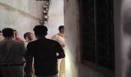 ‘হরর মুভি’-র সেট! মালদার ১৯৫৩-র লাইব্রেরির করুণ দশা দেখে ক্ষুব্ধ গ্রন্থাগারমন্ত্রী