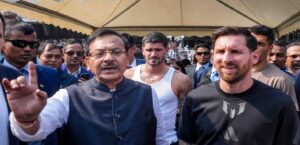 আইনজীবীর চেম্বারে ‘বন্দি’ প্রাক্তন মন্ত্রী! অরূপ বিশ্বাসকে দেখে কোর্ট চত্বরে উঠল চোর স্লোগান