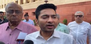 ‘আমার বিরুদ্ধে মামলা করুন!’ বিদ্রোহী সাংসদদের সরাসরি চ্যালেঞ্জ ছুড়ে স্পিকারের বৈঠকের পর গর্জে উঠলেন অভিষেক