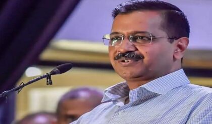 জাহাজে হামলা, মৃত ৩ ভারতীয়! ট্রাম্পের বিরুদ্ধে তোপ দেগে কী বললেন অরবিন্দ কেজরিওয়াল?