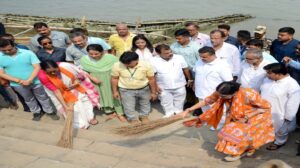 পুজোর আগেই কড়া পদক্ষেপ: রাস্তায় থুতু বা প্রস্রাব ফেললেই জরিমানা, রাজ্যে নিষিদ্ধ সিঙ্গল ইউজ প্লাস্টিক!