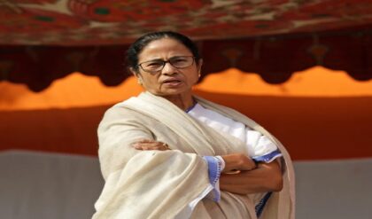 হকার উচ্ছেদের প্রতিবাদে পথে নামলেন মমতা! ধর্মতলায় হঠাৎ নেত্রীকে দেখে হতবাক ভিড় হকার উচ্ছেদের প্রতিবাদে পথে নামলেন মমতা! ধর্মতলায় হঠাৎ নেত্রীকে দেখে হতবাক ভিড়