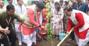 সবুজ ভারত গড়ার অঙ্গীকার: বৃক্ষরোপণ ও জনকল্যাণমূলক কাজের মধ্য দিয়ে শেষ হলো ‘জল গঙ্গা সংবর্ধন অভিযান’