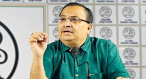 ধর্মতলায় মাপজোক করতে গিয়েই বিপত্তি! কুণাল-দোলাদের বিরুদ্ধে এফআইআর, তুঙ্গে বিতর্ক