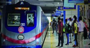 সাত সকালে মেট্রোয় বড় বিভ্রাট, কালীঘাটে ঝাঁপ দিলেন যাত্রী, দীর্ঘক্ষণ থমকে পরিষেবা