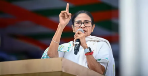 রণংদেহি মেজাজে মমতা বন্দ্যোপাধ্যায়, ‘সবাইকে নিয়ে লড়াই জারি থাকবে’ ধর্নামঞ্চ থেকে দিলেন চূড়ান্ত নির্দেশ