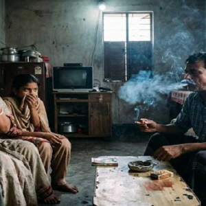 সিগারেট আপনার একার নেশা হতে পারে, কিন্তু ধোঁয়া তো পুরো পরিবারের! আজই সতর্ক হোন সিগারেট আপনার একার নেশা হতে পারে, কিন্তু ধোঁয়া তো পুরো পরিবারের! আজই সতর্ক হোন