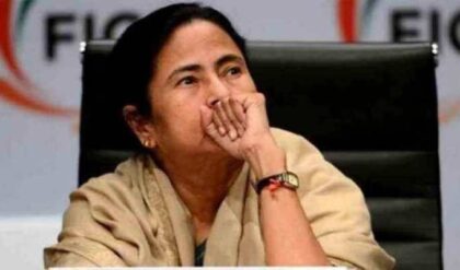 দিল্লিতেও বড় ধাক্কা তৃণমূলের! পার্থ ভৌমিকের বাড়ি থেকে সরল মমতা-অভিষেকের পোস্টার দিল্লিতেও বড় ধাক্কা তৃণমূলের! পার্থ ভৌমিকের বাড়ি থেকে সরল মমতা-অভিষেকের পোস্টার