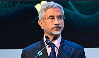 “ইউরোপের তৈরি অস্ত্রেই আমাদের ওপর আক্রমণ!” রাশিয়ার তেল নিয়ে মুখ খুললেন বিদেশমন্ত্রী “ইউরোপের তৈরি অস্ত্রেই আমাদের ওপর আক্রমণ!” রাশিয়ার তেল নিয়ে মুখ খুললেন বিদেশমন্ত্রী