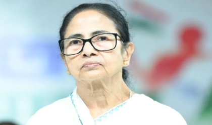 মমতার দিল্লি সফরের আগেই বড় ধাক্কা! দলবদল না করেই আলাদা ব্লক তৈরির পথে তৃণমূল সাংসদরা? মমতার দিল্লি সফরের আগেই বড় ধাক্কা! দলবদল না করেই আলাদা ব্লক তৈরির পথে তৃণমূল সাংসদরা?