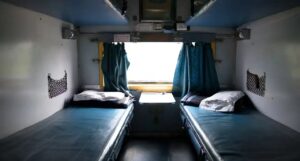 টিটিই-এর ভরসায় বসে থাকা নয়! IRCTC-এর এই গোপন ফিচারে সহজেই মিলবে কনফার্ম সিট