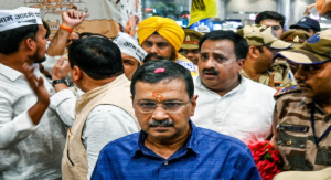 অযোধ্যায় পা রাখতেই তীব্র বিক্ষোভের মুখে কেজরিওয়াল, উঠল ‘গো ব্যাক’ স্লোগান!