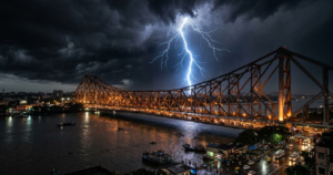 কলকাতায় ৪০০ বার বাজ! আকাশ চেরা তাণ্ডবের কারণ ব্যাখ্যা করে যা বললেন আবহাওয়াবিদ