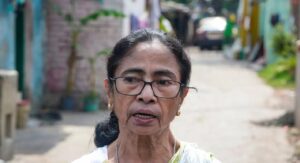 “স্কুল পোশাক ও সরকারি সামগ্রী উদ্ধার!”-TMC কাউন্সিলরের গ্রেফতারিতে কোণঠাসা মমতা