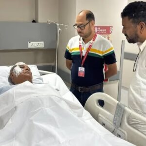 হঠাৎ দুর্ঘটনার কবলে প্রবীণ বাম নেতা অশোক ভট্টাচার্য, খোঁজ নিলেন মুখ্যমন্ত্রী শুভেন্দু! হঠাৎ দুর্ঘটনার কবলে প্রবীণ বাম নেতা অশোক ভট্টাচার্য, খোঁজ নিলেন মুখ্যমন্ত্রী শুভেন্দু!