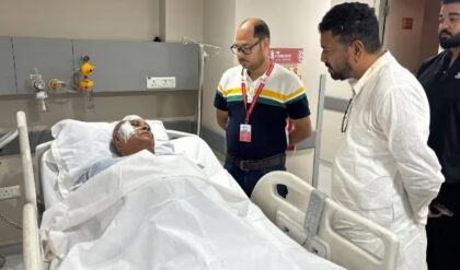 হঠাৎ দুর্ঘটনার কবলে প্রবীণ বাম নেতা অশোক ভট্টাচার্য, খোঁজ নিলেন মুখ্যমন্ত্রী শুভেন্দু!