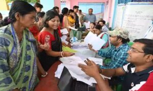 “এক ছাদের তলায় ৫৫টি পরিষেবা”-‘দুয়ারে সরকার’-এর আদলে সরকারের নয়া উদ্যোগ