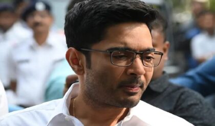 “হাজিরা এড়ানোর পালা শেষ, সই-জাল কাণ্ডে জেরা শুরু”-ভবানী ভবনে কী কী প্রশ্নের মুখে অভিষেক?