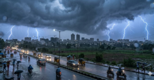 কালবৈশাখীর তান্ডব! জলের তলায় মধ্য-দক্ষিণ কলকাতা, ব্যাহত মেট্রো ও ট্রেন পরিষেবা