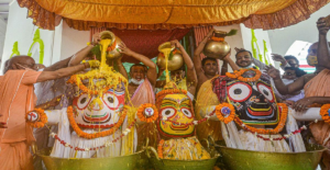 স্নানযাত্রায় জগন্নাথের অলৌকিক রূপ! ১০৮ ঘড়া পবিত্র জলে মহাস্নান পুরীতে, ভিড় লক্ষাধিক ভক্তের