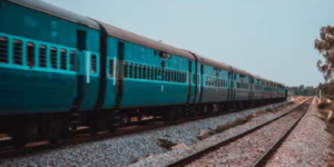 বর্ষার ঝাপটায় থমকাবে না ট্রেন! পূর্ব রেলের বিশেষ প্রস্তুতিতে নিশ্চিন্ত যাত্রীরা