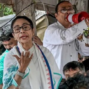 ‘বুলডোজার রাজনীতি বন্ধ করুন!’-ইডি-সিবিআই ভয় নিয়ে বিস্ফোরক মমতা, তৃণমূলের অস্তিত্ব রক্ষায় মহাযুদ্ধ। ‘বুলডোজার রাজনীতি বন্ধ করুন!’-ইডি-সিবিআই ভয় নিয়ে বিস্ফোরক মমতা, তৃণমূলের অস্তিত্ব রক্ষায় মহাযুদ্ধ।