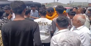 অগ্নীবীর সুরজের গ্রাম আগমন, রূপকথার মতো সংবর্ধনা পেলেন রাজপুরার বীর!