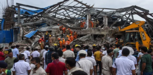চোখের সামনে সব শেষ! তারাতলায় গোডাউন ভেঙে ভয়াবহ দুর্ঘটনা, ভিতরে আটকা শ্রমিকদের বাঁচানোর লড়াই