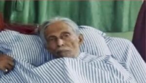 অসুস্থ ‘অমর সঙ্গী’র স্রষ্টা, প্রবীণ পরিচালক সুজিত গুহর পাশে দাঁড়ালেন দেব-প্রসেনজিৎ