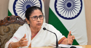 মমতার প্রাক্তন ‘ভরসা’র সঙ্গে ঋতব্রতর রুদ্ধদ্বার বৈঠক! টেবিলে রাখা বিশেষ বই ঘিরে তুঙ্গে জল্পনা