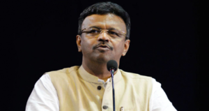 ‘কাটমানির জেরেই কি এই পরিণতি?’ তারাতলা বিপর্যয়ে বিঁধলেন শুভেন্দু, সাফাই ফিরহাদ হাকিমের