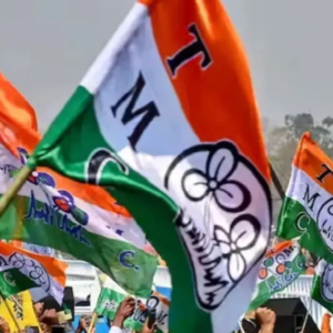 বিধানসভার পর এবার লোকসভাতেও বড় ধাক্কা! স্পিকারের দরজায় তৃণমূলের বিদ্রোহী শিবির বিধানসভার পর এবার লোকসভাতেও বড় ধাক্কা! স্পিকারের দরজায় তৃণমূলের বিদ্রোহী শিবির