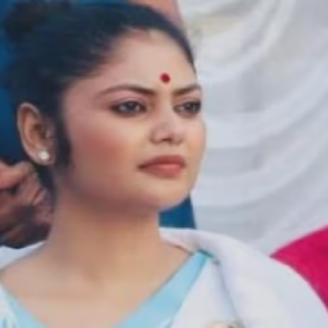 অপারেশন লোটাস-এর চূড়ান্ত আঘাত! সায়নী ঘোষের দলবদলের গুঞ্জনে কেঁপে উঠল তৃণমূলের ভিত অপারেশন লোটাস-এর চূড়ান্ত আঘাত! সায়নী ঘোষের দলবদলের গুঞ্জনে কেঁপে উঠল তৃণমূলের ভিত