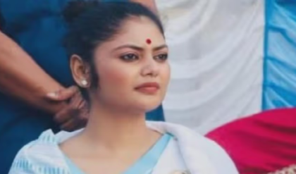 অপারেশন লোটাস-এর চূড়ান্ত আঘাত! সায়নী ঘোষের দলবদলের গুঞ্জনে কেঁপে উঠল তৃণমূলের ভিত অপারেশন লোটাস-এর চূড়ান্ত আঘাত! সায়নী ঘোষের দলবদলের গুঞ্জনে কেঁপে উঠল তৃণমূলের ভিত