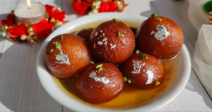 রসগোল্লা বা গোলাপ জামুন কেনার চিন্তা বাদ! বাড়িতেই বানান রেস্তোরাঁ স্টাইলের মিষ্টি