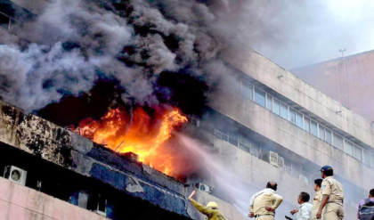 আলিপুরে সরকারি অফিসে ভয়াবহ অগ্নিকাণ্ড, দাউদাউ করে জ্বলছে জেলা পরিষদের বহুতল! আলিপুরে সরকারি অফিসে ভয়াবহ অগ্নিকাণ্ড, দাউদাউ করে জ্বলছে জেলা পরিষদের বহুতল!