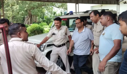 বাড়ির নিচে গোপন সুড়ঙ্গ! প্রাক্তন তৃণমূল বিধায়কের ‘গুপ্তধনের’ খোঁজে হুলস্থূল কালনায়, উত্তাল এলাকা