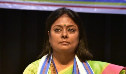 তৃণমূলের অন্দরে শিউলি সাহার বিষ্ফোরক দাবি! “দিদির হাত থেকে দল অনেক আগেই বেরিয়ে গিয়েছে।”