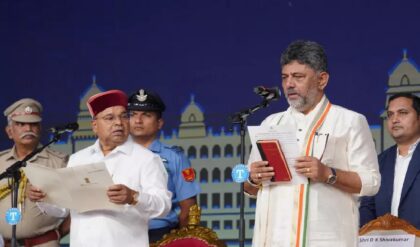 কর্ণাটকে ক্ষমতার লড়াইয়ের অবসান: মুখ্যমন্ত্রীর পদে শপথ নিলেন ডি কে শিবকুমার!