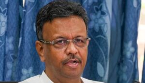 অকল্পনীয় রাজনৈতিক পালাবদল! মেয়র পদ ছাড়লেন ফিরহাদ হাকিম, কলকাতা পুরসভাও হাতছাড়া তৃণমূলের?