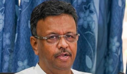 অকল্পনীয় রাজনৈতিক পালাবদল! মেয়র পদ ছাড়লেন ফিরহাদ হাকিম, কলকাতা পুরসভাও হাতছাড়া তৃণমূলের?