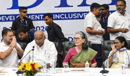 কংগ্রেসে ঘরওয়াপসি মমতার? দিদির দিল্লি সফর ঘিরে তুঙ্গে ঘরওয়াপসির গুঞ্জন!