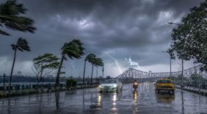 “গাছ পড়ে অচল হাই কোর্ট চত্বর, বাজ পড়ে ৬ মৃত্যু!”-বাংলায় কালবৈশাখীর তাণ্ডব
