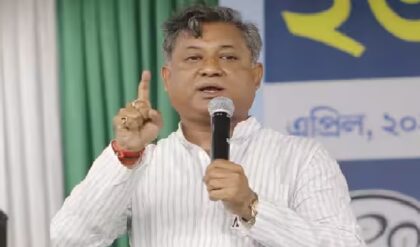 তৃণমূলে কি ভাঙন নিশ্চিত? দল ছাড়ার জল্পনায় মুখ খুললেন বহিষ্কৃত বিধায়ক সন্দীপন সাহা তৃণমূলে কি ভাঙন নিশ্চিত? দল ছাড়ার জল্পনায় মুখ খুললেন বহিষ্কৃত বিধায়ক সন্দীপন সাহা