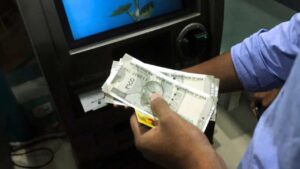 ATM-গুলোতে টাকার অভাব কেন? লেনদেনের হার কমায় সংকটে পরিষেবা প্রদানকারী সংস্থা