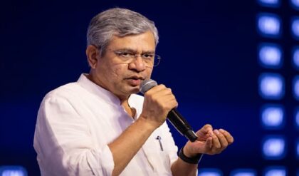 “আগের সরকার মেট্রো প্রকল্পে বাধা দিয়েছিল”,মেট্রোর কাজ দেখে TMC কে তোপ রেলমন্ত্রীর “আগের সরকার মেট্রো প্রকল্পে বাধা দিয়েছিল”,মেট্রোর কাজ দেখে TMC কে তোপ রেলমন্ত্রীর