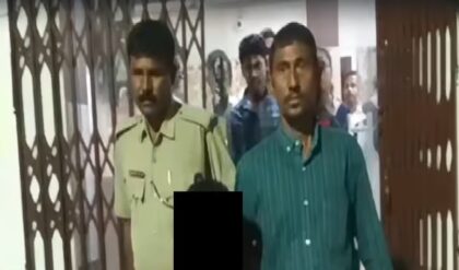 “১৩ বছর ধরে ভারতে অবৈধ বসবাস!”, একই পরিবারের ৫ জনকে হোল্ডিং সেন্টারে পাঠাল পুলিশ “১৩ বছর ধরে ভারতে অবৈধ বসবাস!”, একই পরিবারের ৫ জনকে হোল্ডিং সেন্টারে পাঠাল পুলিশ