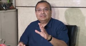 ধর্মতলায় উদ্বেগ: ধরনা চলাকালীন অসুস্থ তৃণমূল নেতা, পাশে দাঁড়িয়েই যা করলেন মমতা!