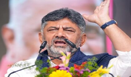 কর্ণাটকের নতুন মুখ্যমন্ত্রী ডি কে শিবকুমার: শপথগ্রহণের পরেই বড় চমক উপমুখ্যমন্ত্রী পদে!